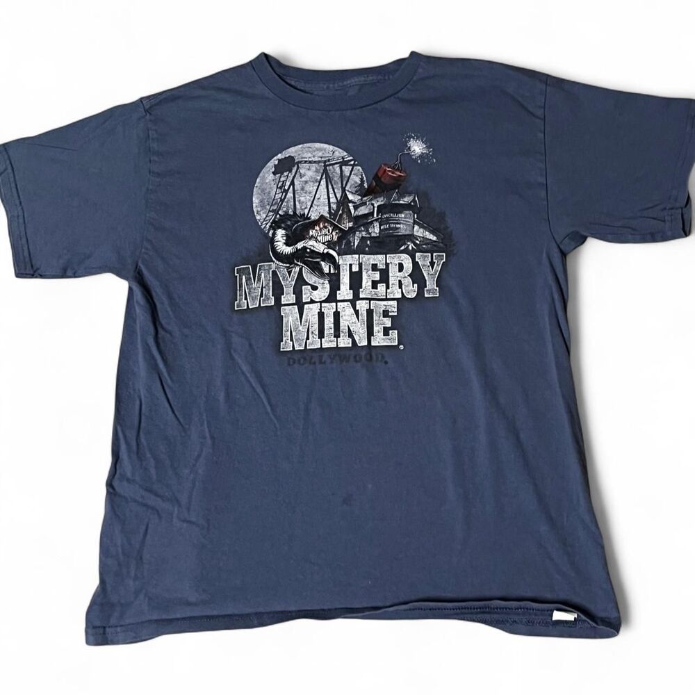 🚨 Vintage Dollywood Mystery Mine Graphic Tee